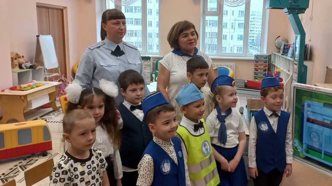 На городском слёте капитанов ЮИД воспитанник нашего детского сада, Юльмамбетов Дени-Динислам, стал настоящей звездой!